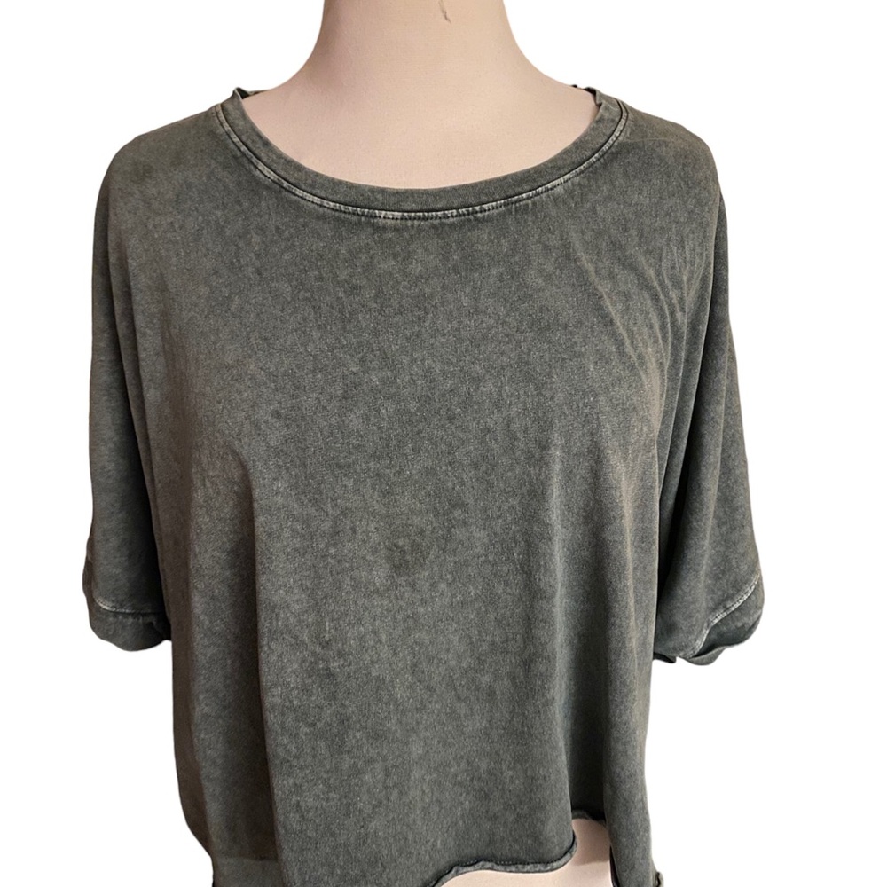 Mustard Seed boxy green cropped lightweight short-sleeved sweatshirt, runs big!